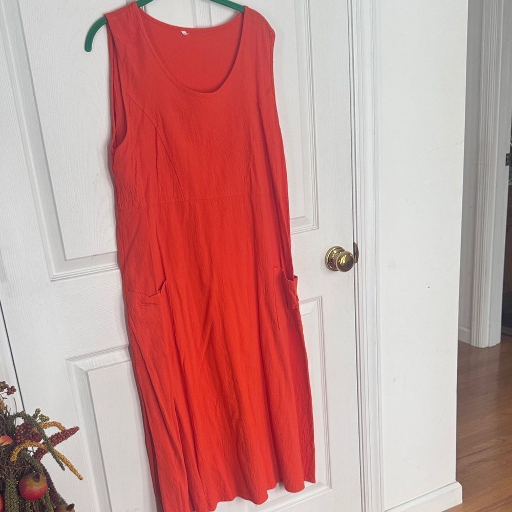 Sleeveless orange Dress